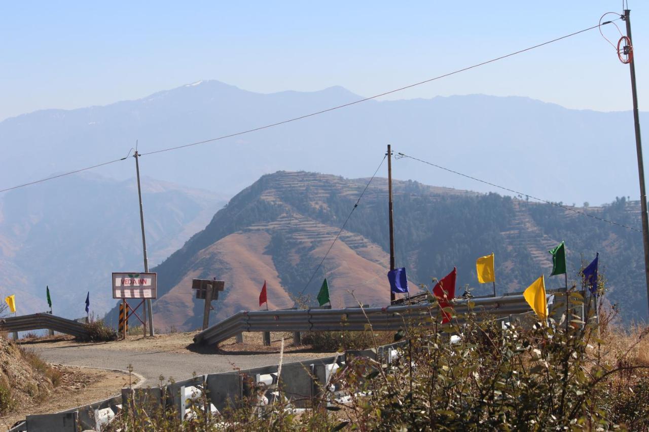 Veda Inn Chakrāta Exterior foto